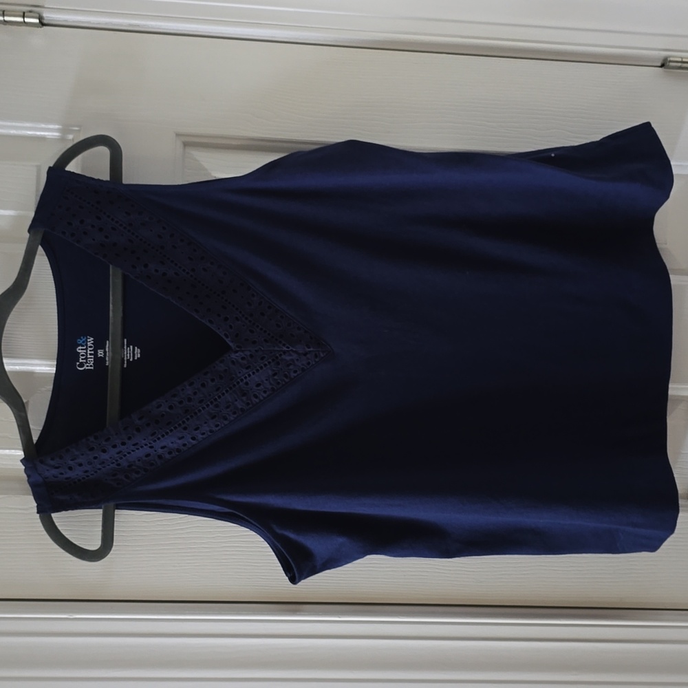 CROFT AND BARROW WOMEN'S PLUS SLEEVELESS SUMMER BLUE V-NECK TOP SIZE XXL